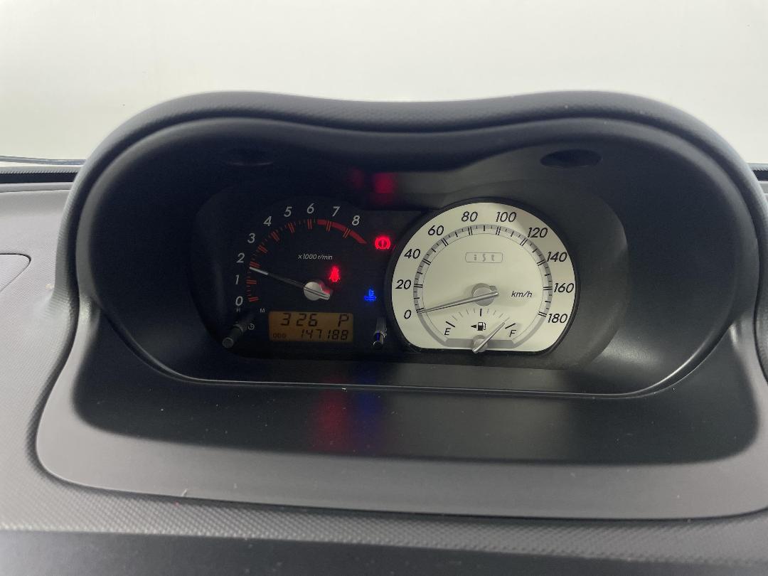 Photo '21' of Toyota IST Photo '21' of Toyota IST