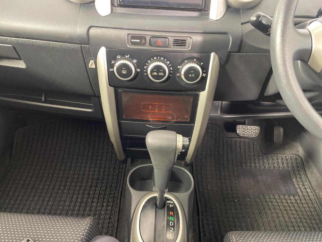 Photo '18' of Toyota IST Photo '18' of Toyota IST