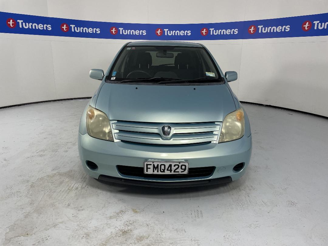 Photo '2' of Toyota IST Photo '2' of Toyota IST