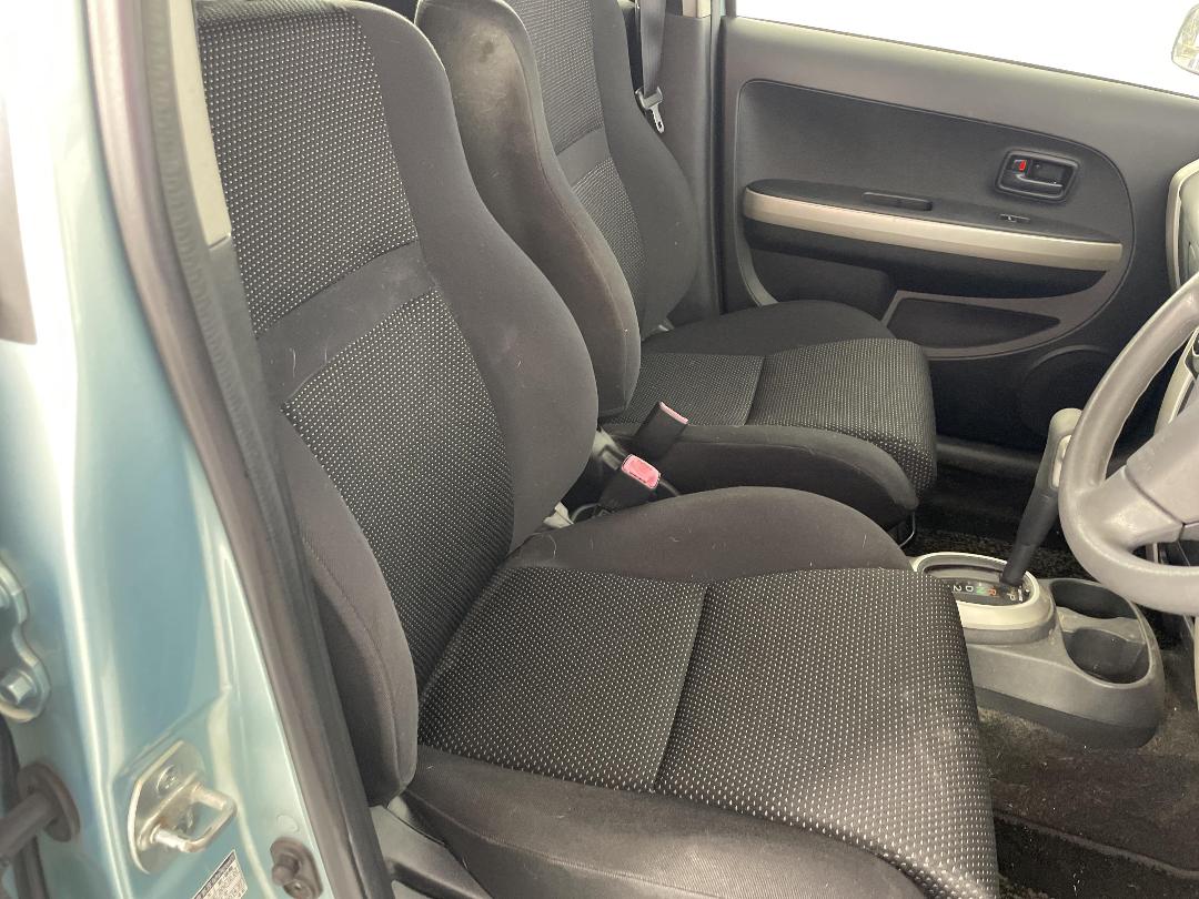 Photo '16' of Toyota IST Photo '16' of Toyota IST