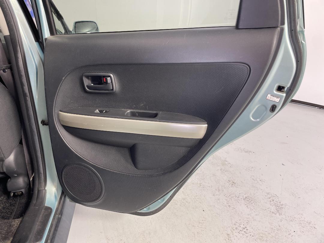 Photo '19' of Toyota IST Photo '19' of Toyota IST