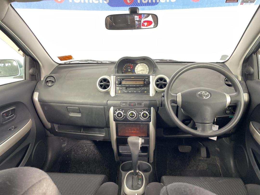 Photo '17' of Toyota IST Photo '17' of Toyota IST