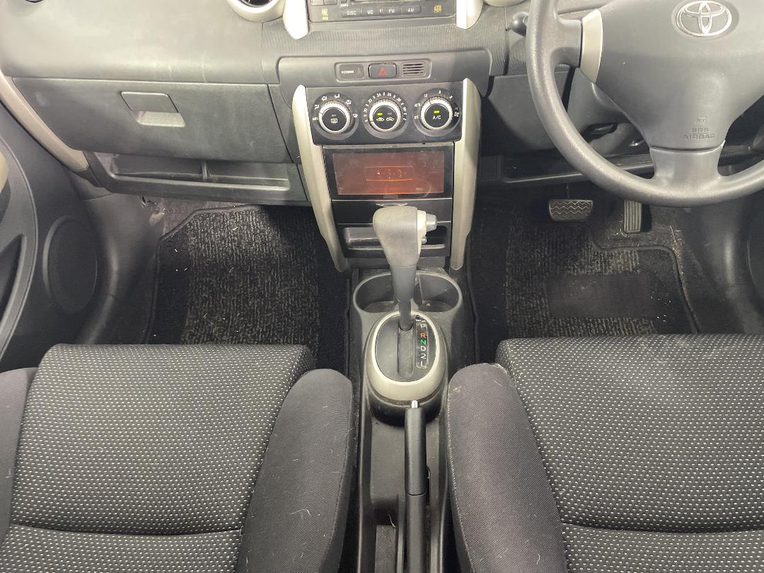 Photo '18' of Toyota IST Photo '18' of Toyota IST