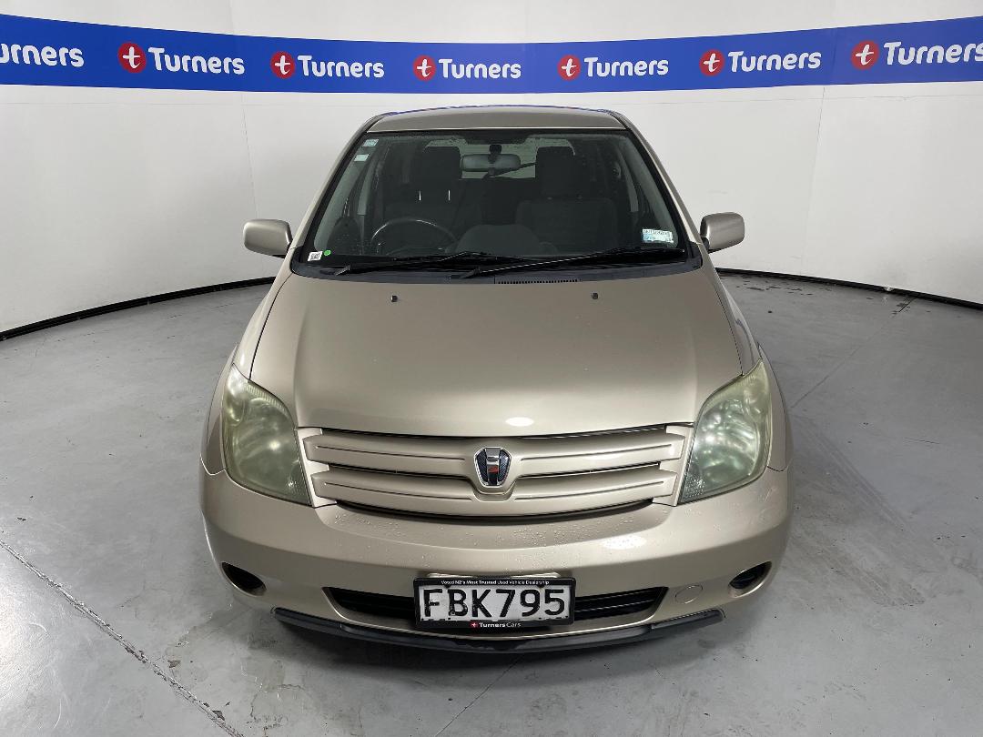 Photo '2' of Toyota IST