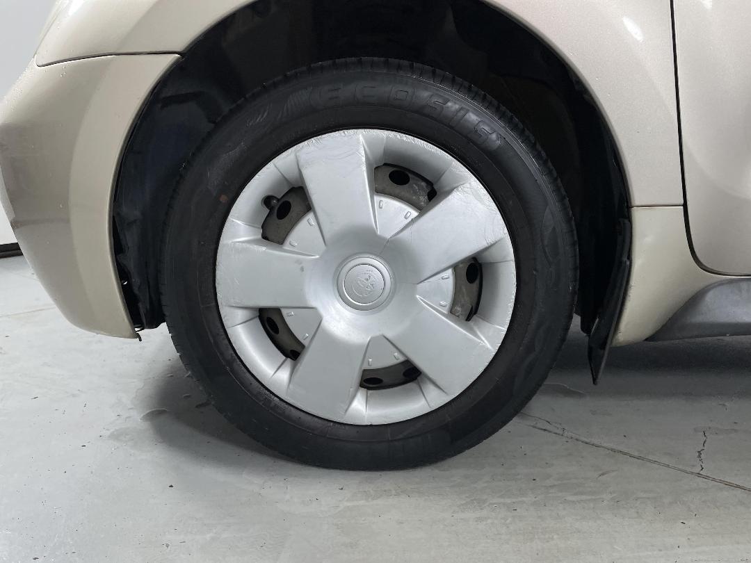 Photo '10' of Toyota IST