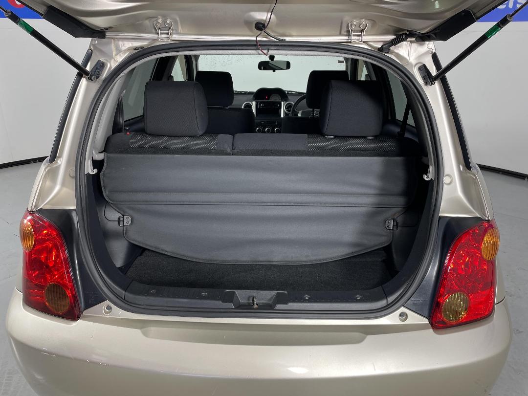 Photo '14' of Toyota IST