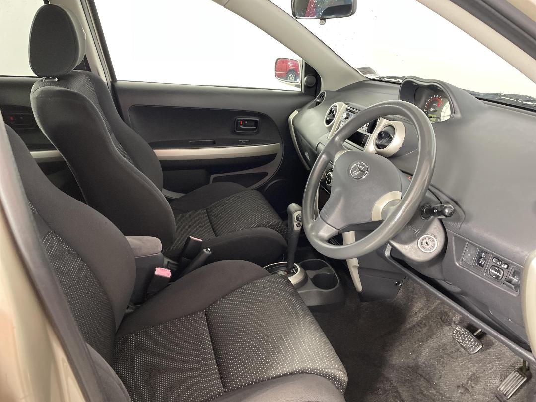 Photo '16' of Toyota IST