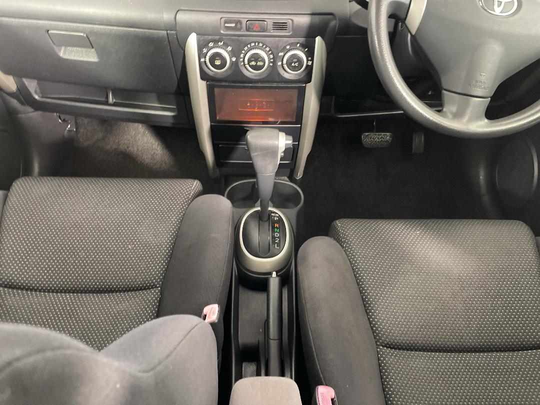 Photo '18' of Toyota IST