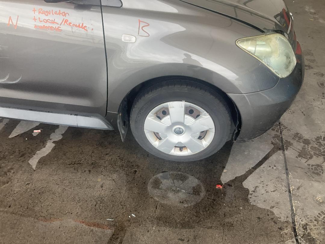 Photo '2' of Toyota IST