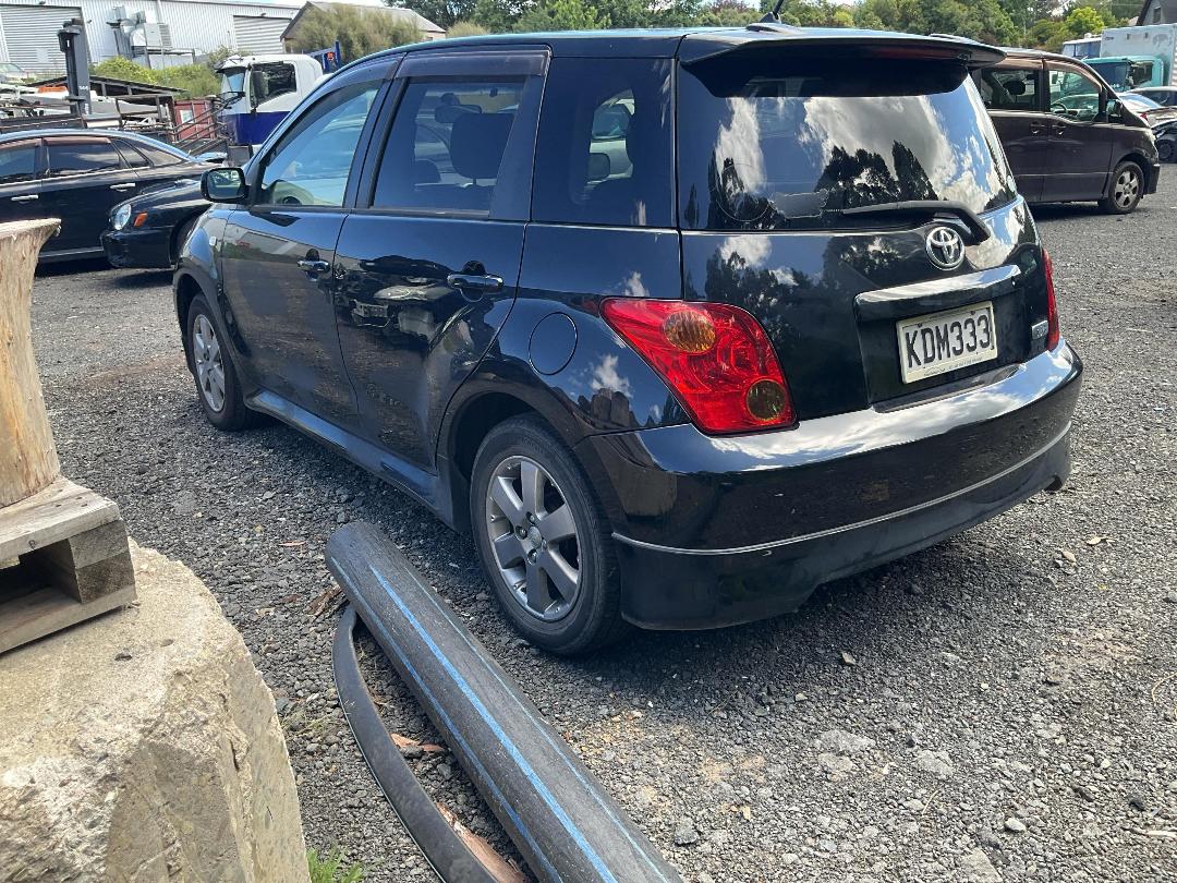 Photo '3' of Toyota IST Photo '3' of Toyota IST