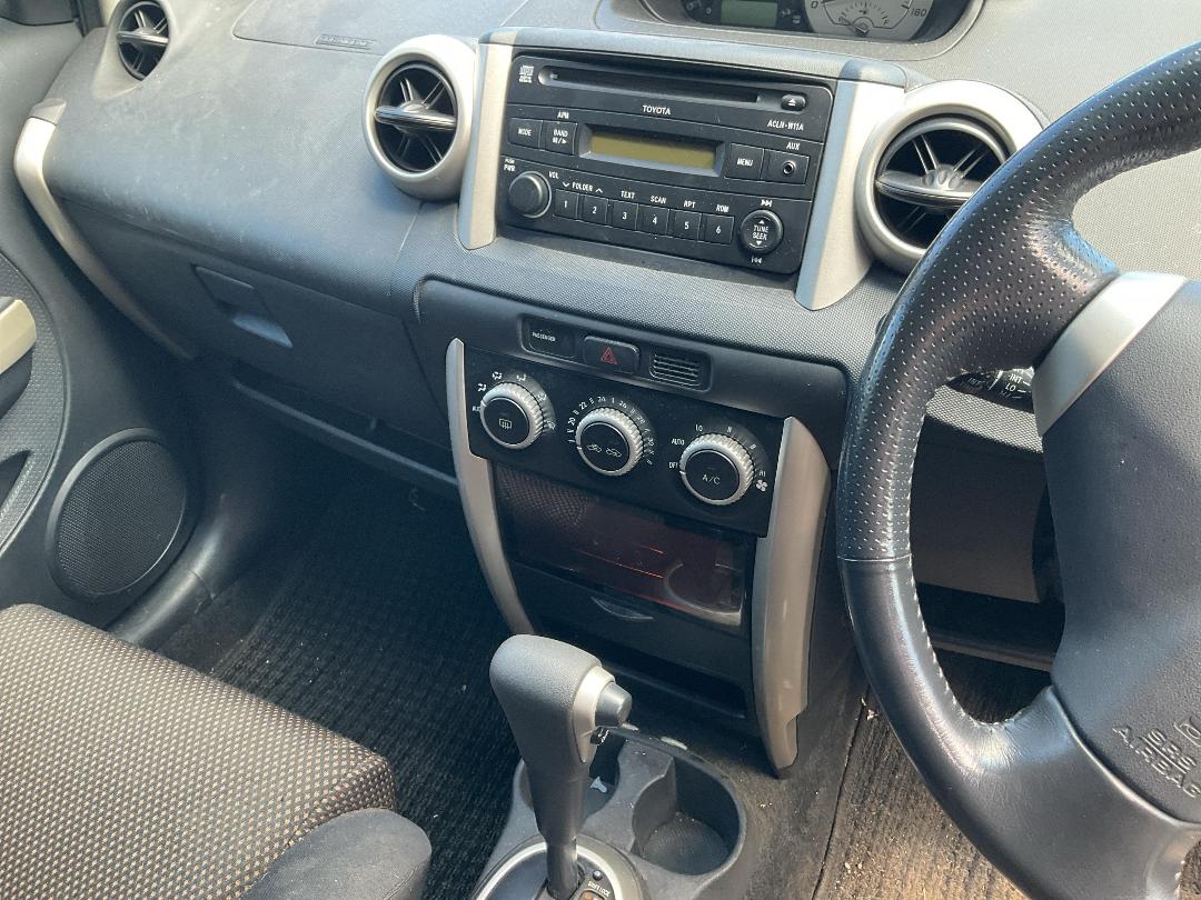 Photo '8' of Toyota IST Photo '8' of Toyota IST