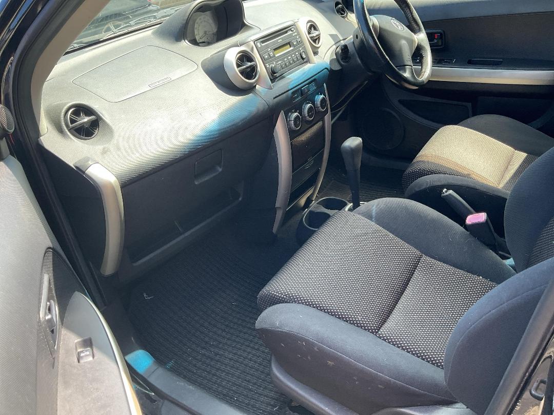 Photo '12' of Toyota IST Photo '12' of Toyota IST