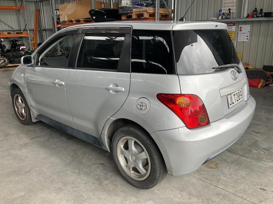 Photo '3' of Toyota IST Photo '3' of Toyota IST