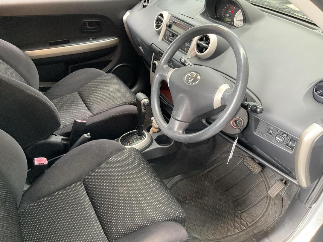 Photo '19' of Toyota IST Photo '19' of Toyota IST