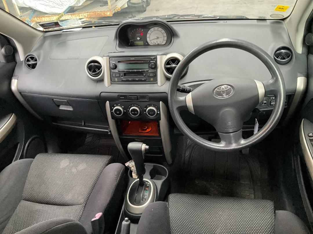 Photo '20' of Toyota IST Photo '20' of Toyota IST