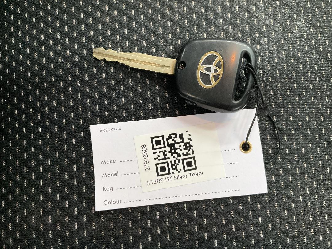 Photo '28' of Toyota IST Photo '28' of Toyota IST