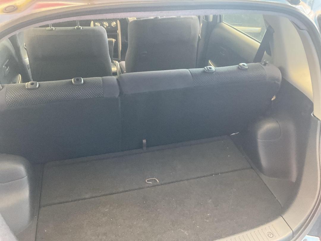 Photo '25' of Toyota IST Photo '25' of Toyota IST