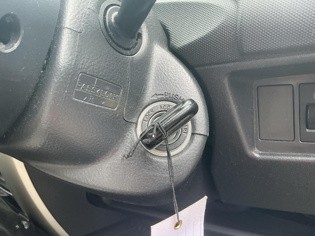 Photo '13' of Toyota IST