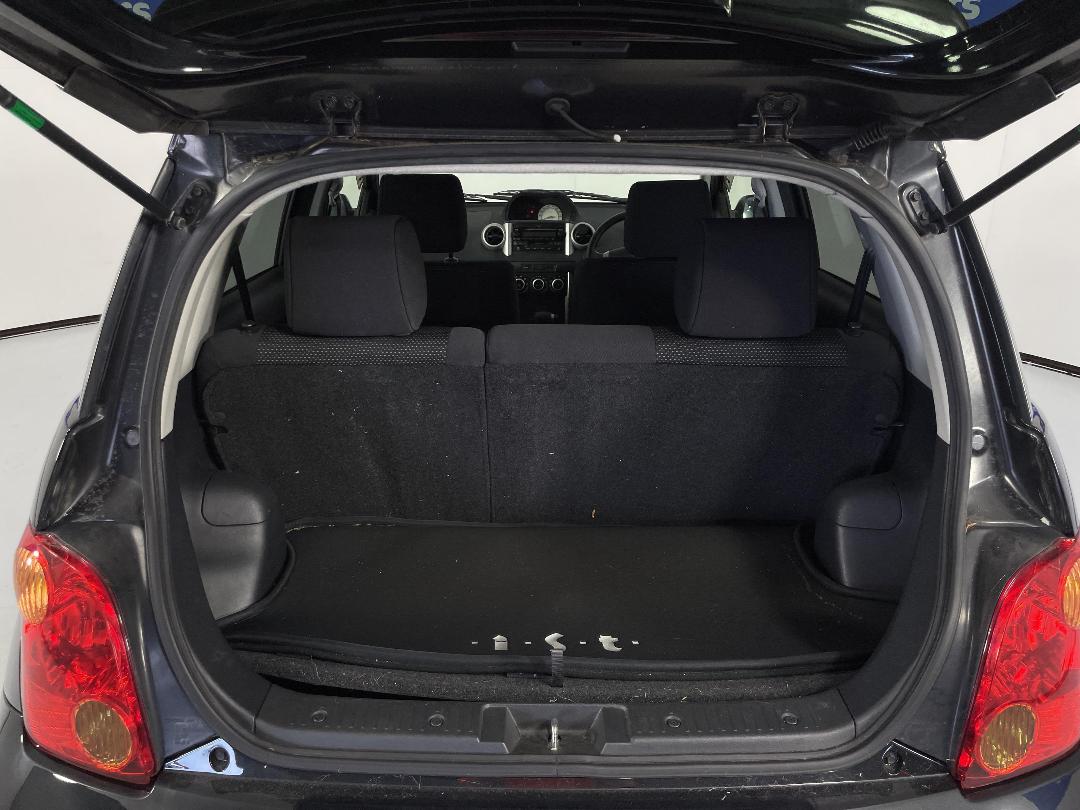 Photo '14' of Toyota IST