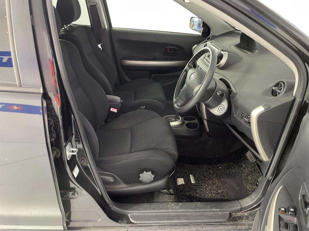 Photo '16' of Toyota IST