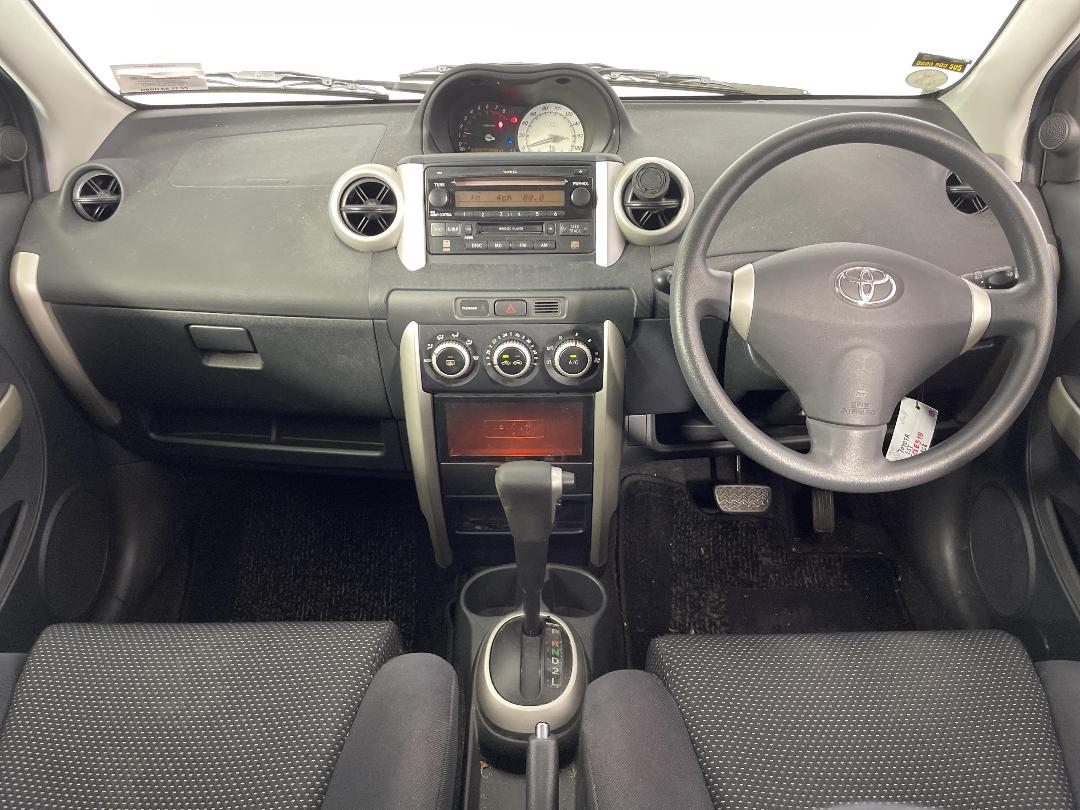 Photo '18' of Toyota IST