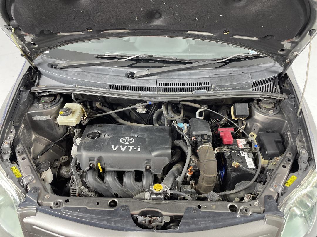 Photo '13' of Toyota IST