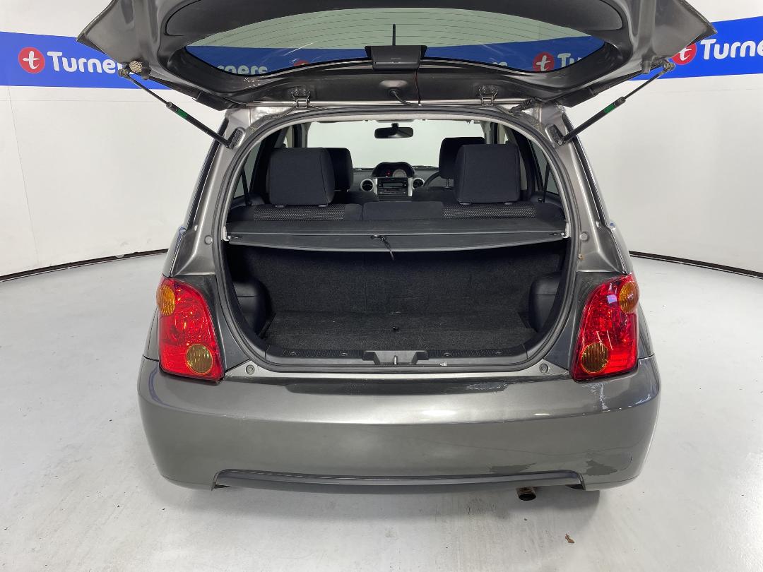 Photo '14' of Toyota IST