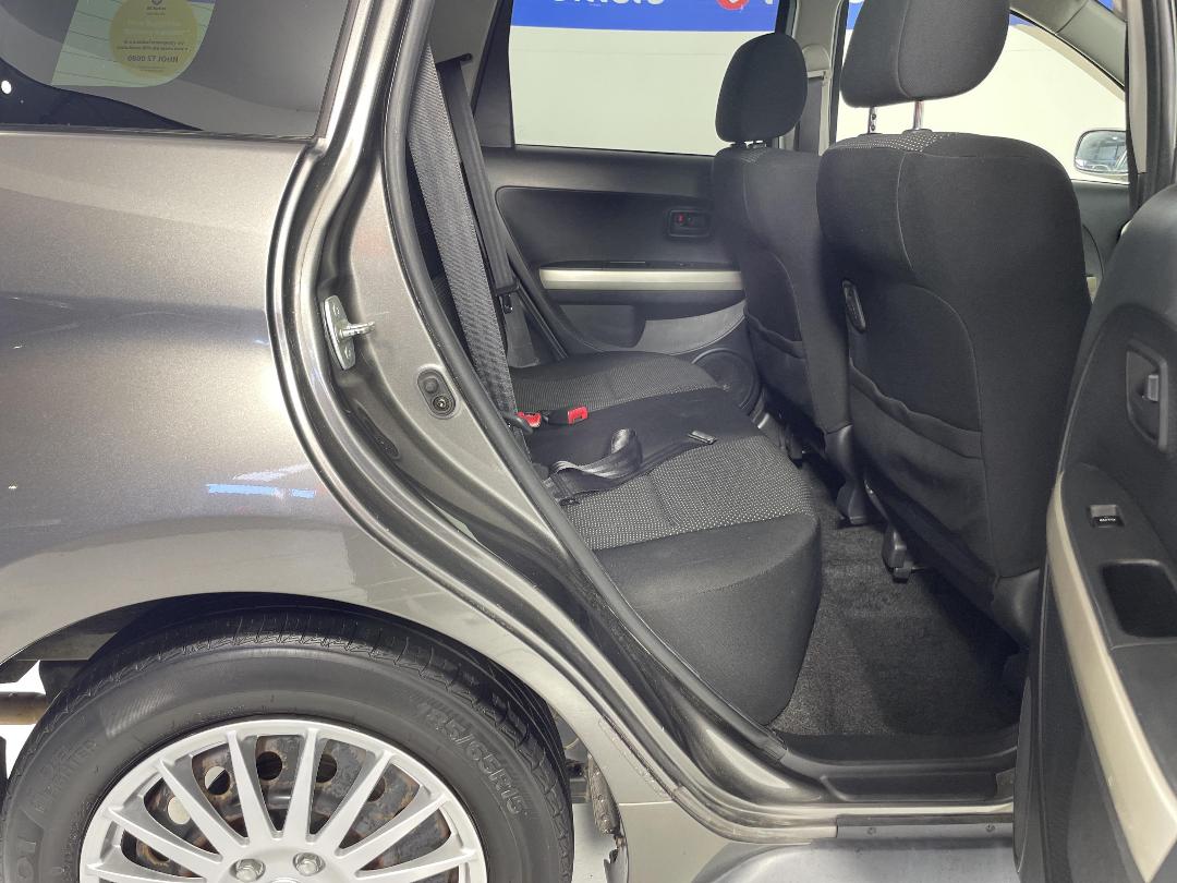 Photo '20' of Toyota IST