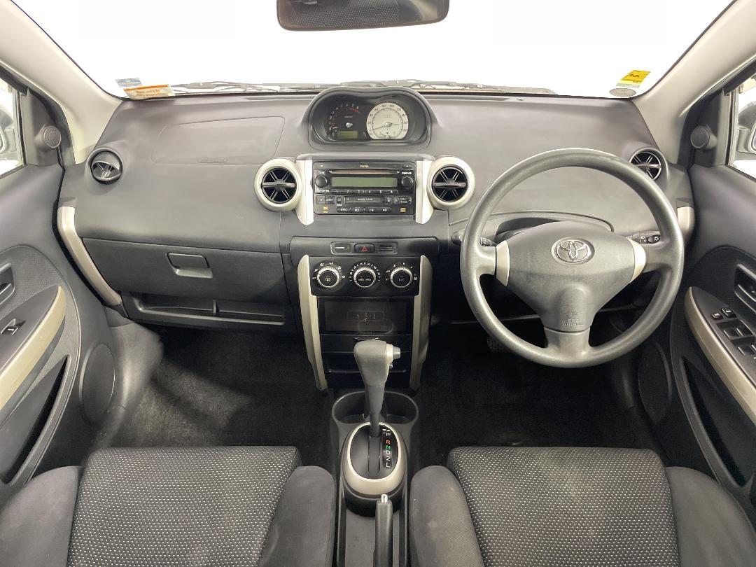 Photo '18' of Toyota IST