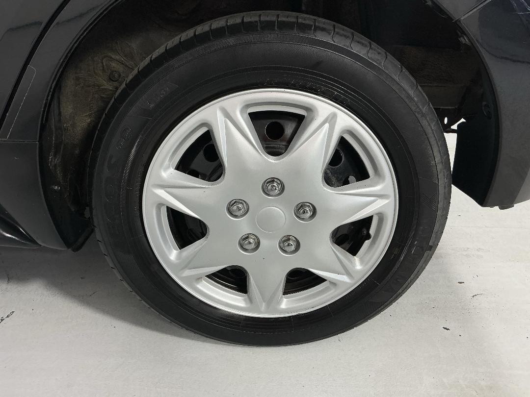 Photo '11' of Toyota IST