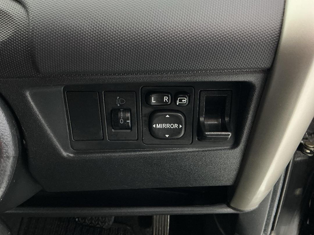 Photo '24' of Toyota IST