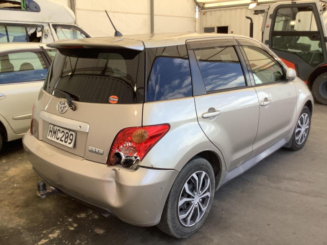 Photo '3' of Toyota IST Photo '3' of Toyota IST