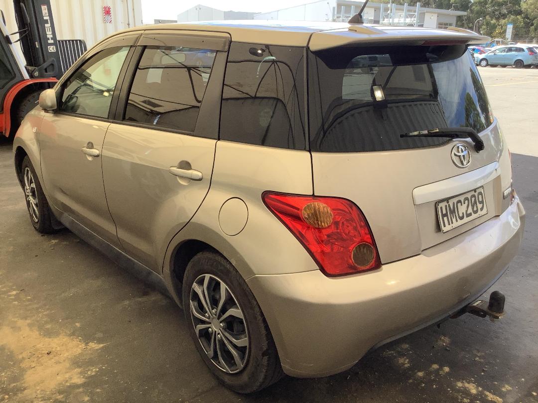 Photo '5' of Toyota IST Photo '5' of Toyota IST