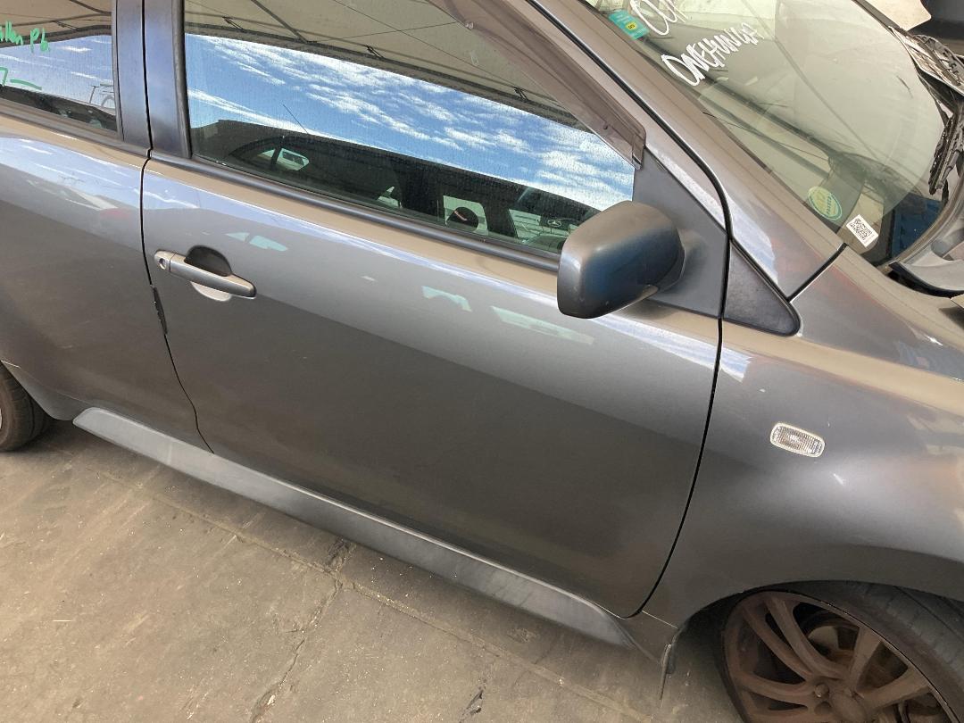 Photo '3' of Toyota IST Photo '3' of Toyota IST