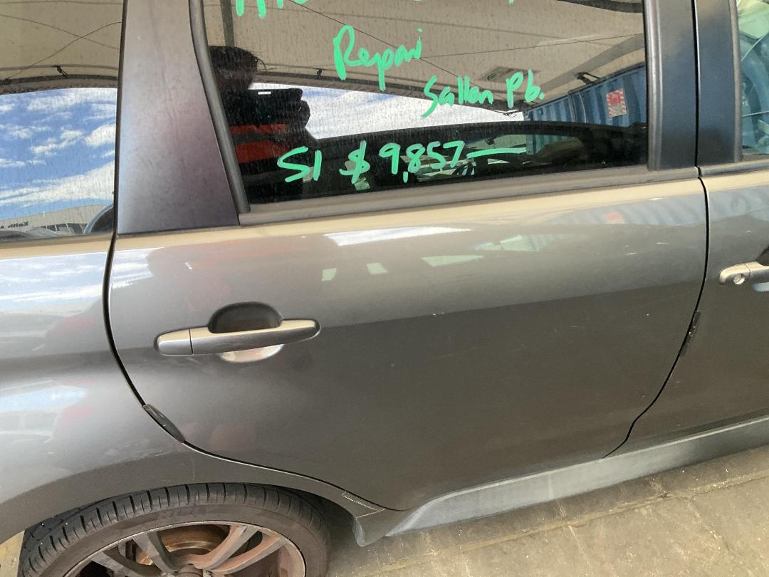 Photo '15' of Toyota IST Photo '15' of Toyota IST