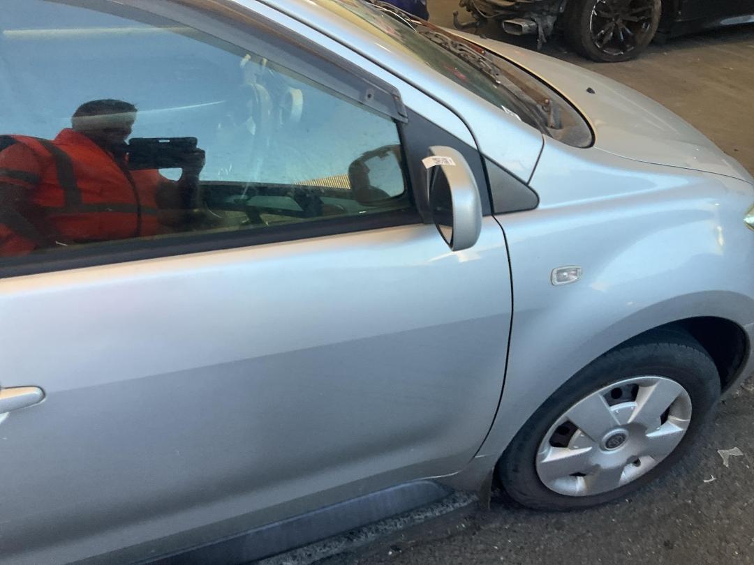 Photo '3' of Toyota IST Photo '3' of Toyota IST