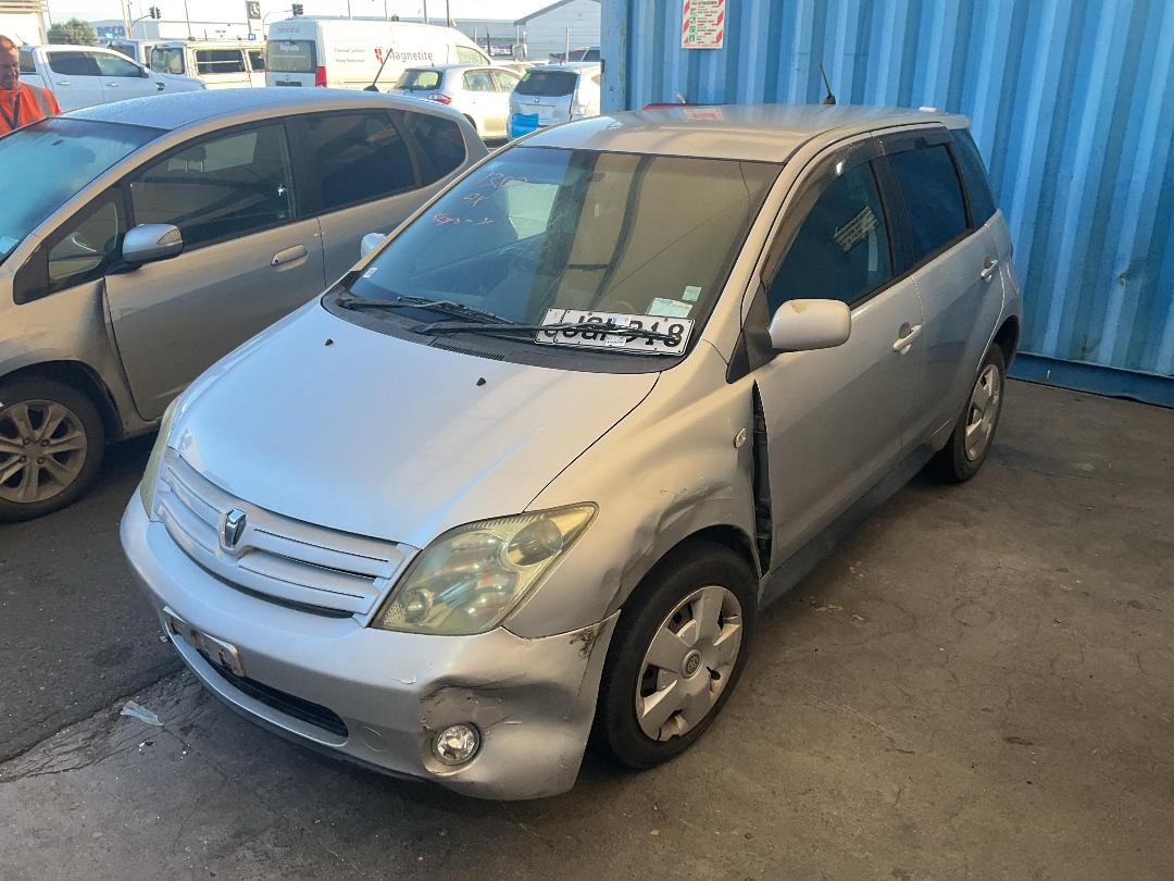 Photo '4' of Toyota IST Photo '4' of Toyota IST