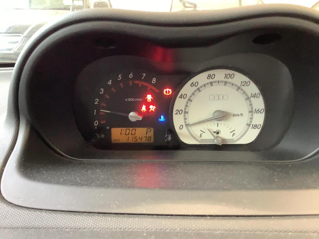 Photo '14' of Toyota IST Photo '14' of Toyota IST