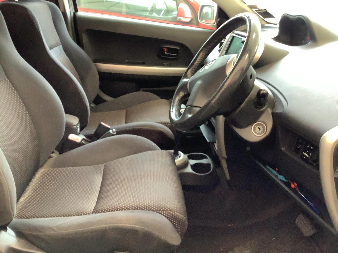 Photo '9' of Toyota IST Photo '9' of Toyota IST