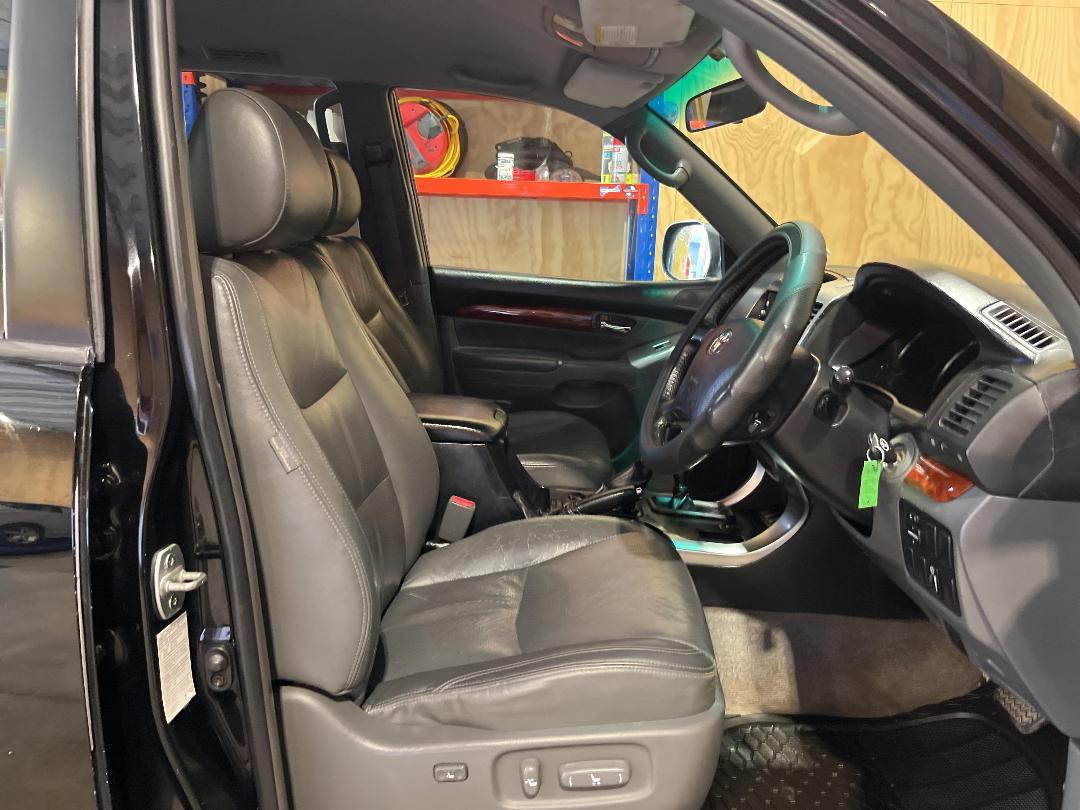 Photo '16' of Toyota Landcruiser Prado Photo '16' of Toyota Landcruiser Prado