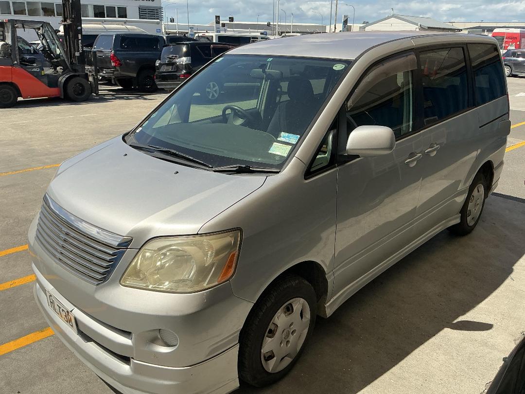 Photo '5' of Toyota Noah