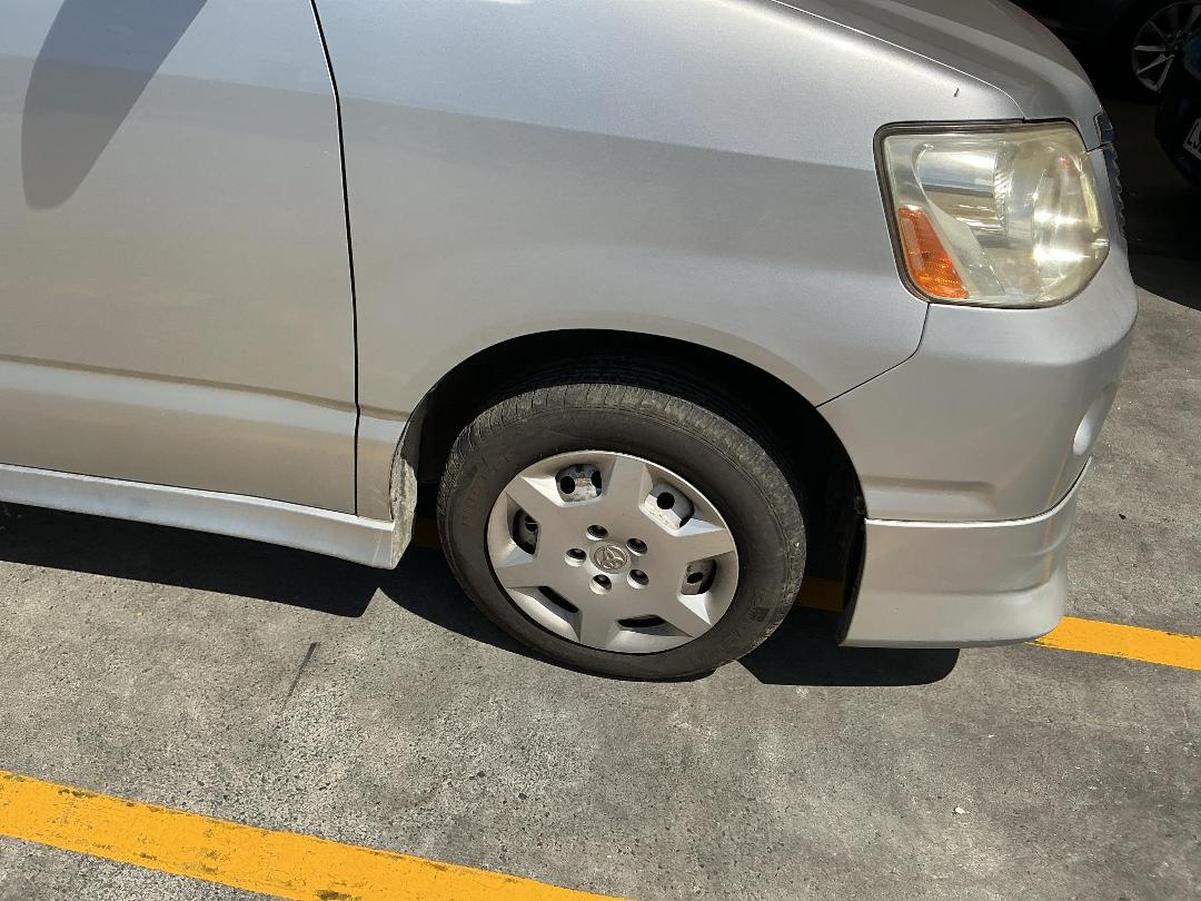 Photo '2' of Toyota Noah