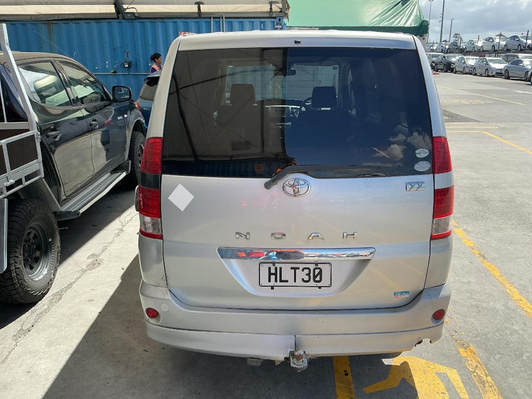 Photo '11' of Toyota Noah