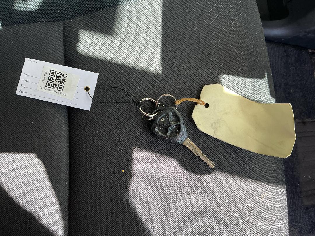 Photo '18' of Toyota Noah