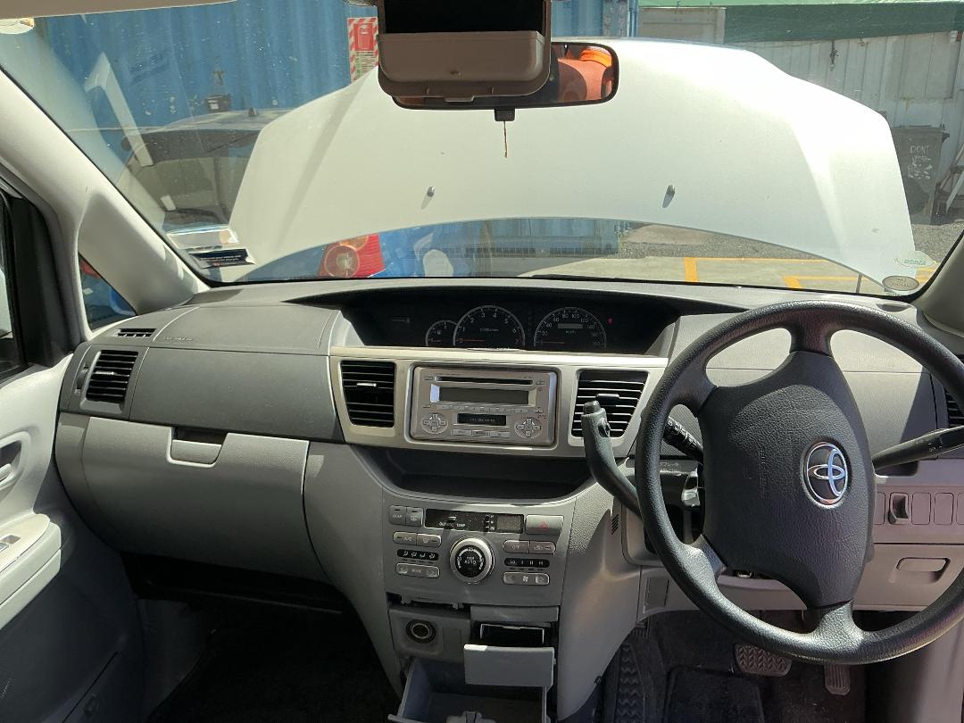 Photo '21' of Toyota Noah