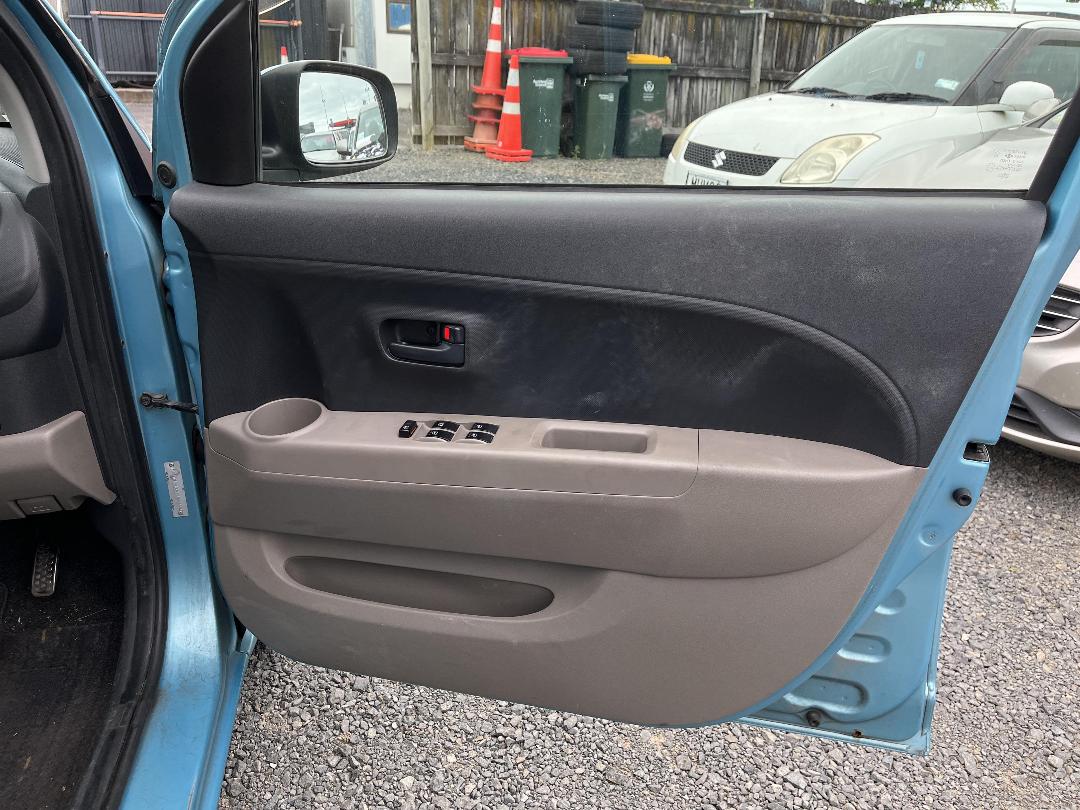 Photo '13' of Toyota Passo Photo '13' of Toyota Passo