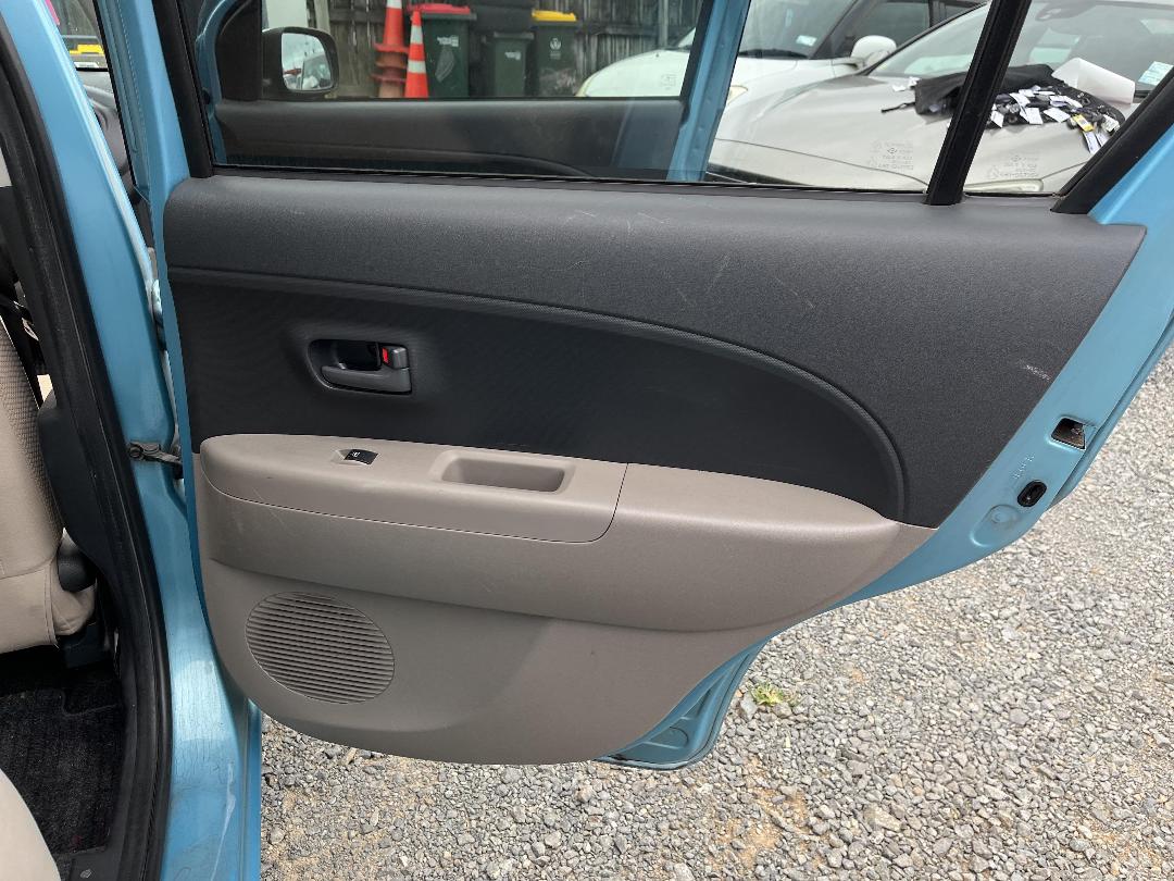 Photo '17' of Toyota Passo Photo '17' of Toyota Passo