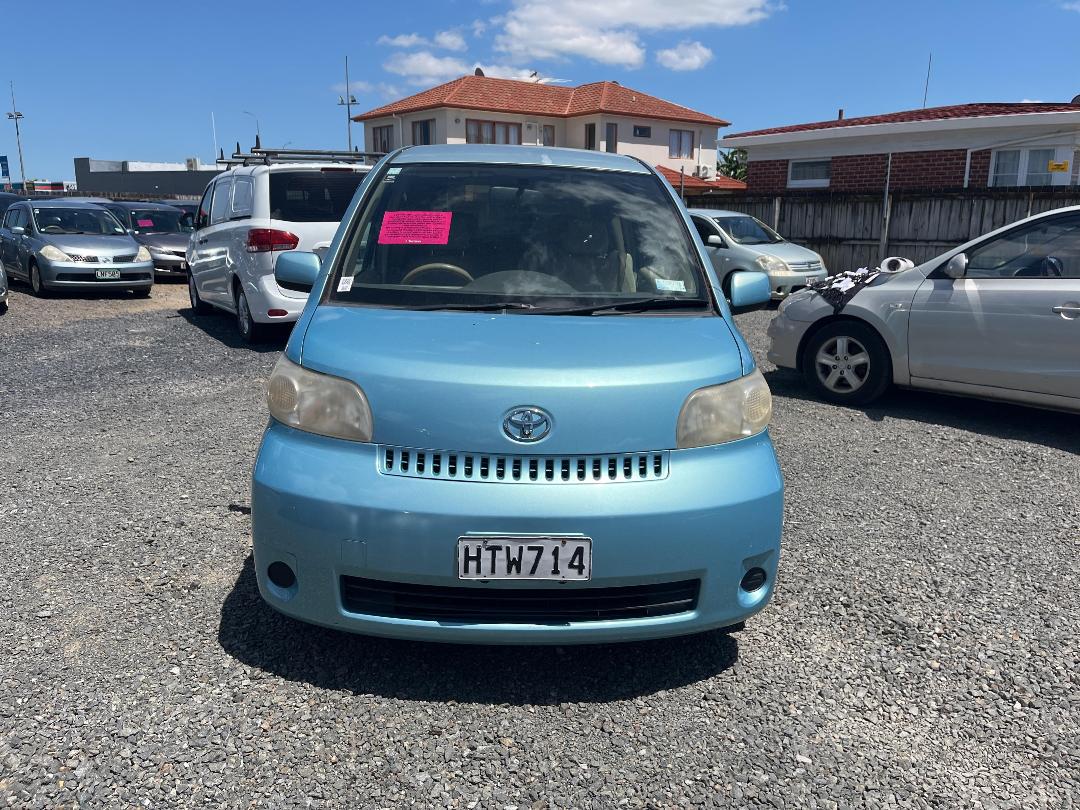 Photo '2' of Toyota Porte Photo '2' of Toyota Porte