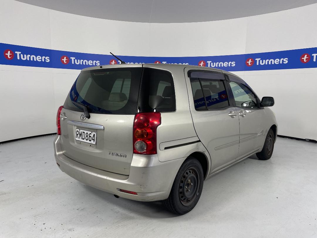 Photo '6' of Toyota Raum Photo '6' of Toyota Raum