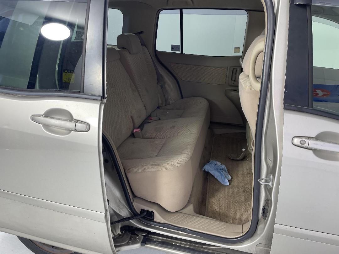 Photo '17' of Toyota Raum Photo '17' of Toyota Raum